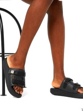 SUICOKE Women's Black Urich Sandals